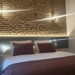 Estudios Y ático Vistas De Triana , Sevilla España